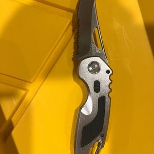 Gerber semi serrated folding  Knife Carabiner Clip